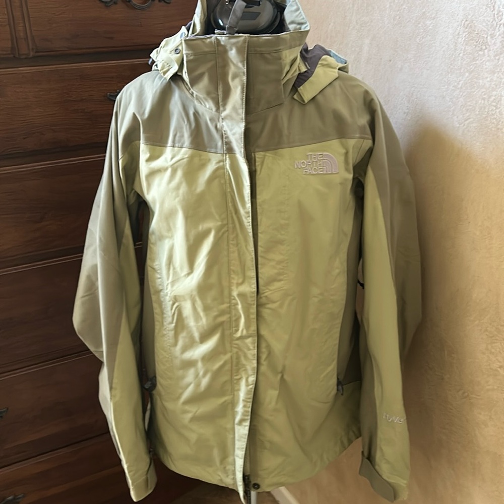 NWOT The North Face parka olive jacket.